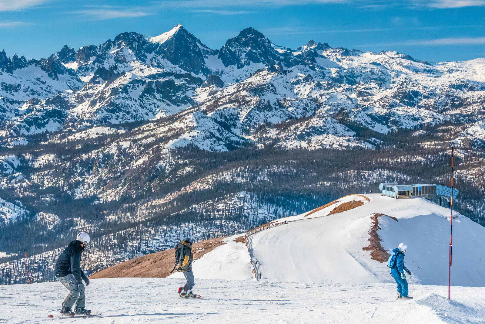 First snowfall dusts California's Mammoth Mountain